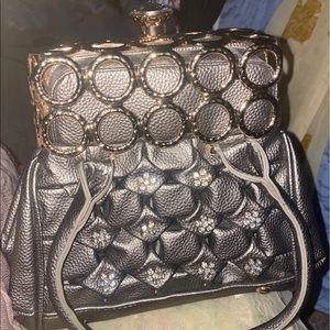 New with tag grey color fancy purse
Short with long strep .